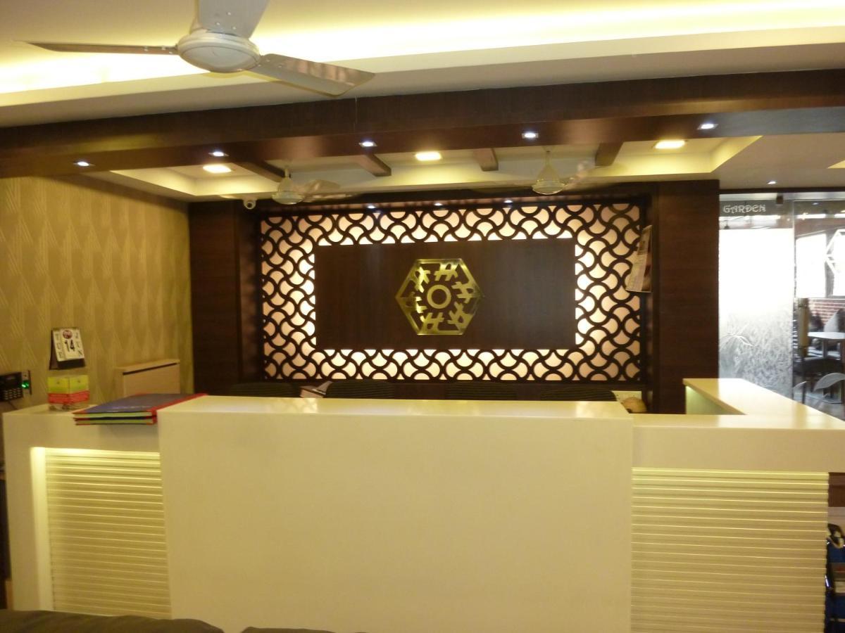 Hotel Orient Palace Mumbai Bagian luar foto