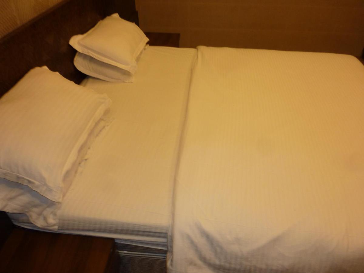 Hotel Orient Palace Mumbai Bagian luar foto