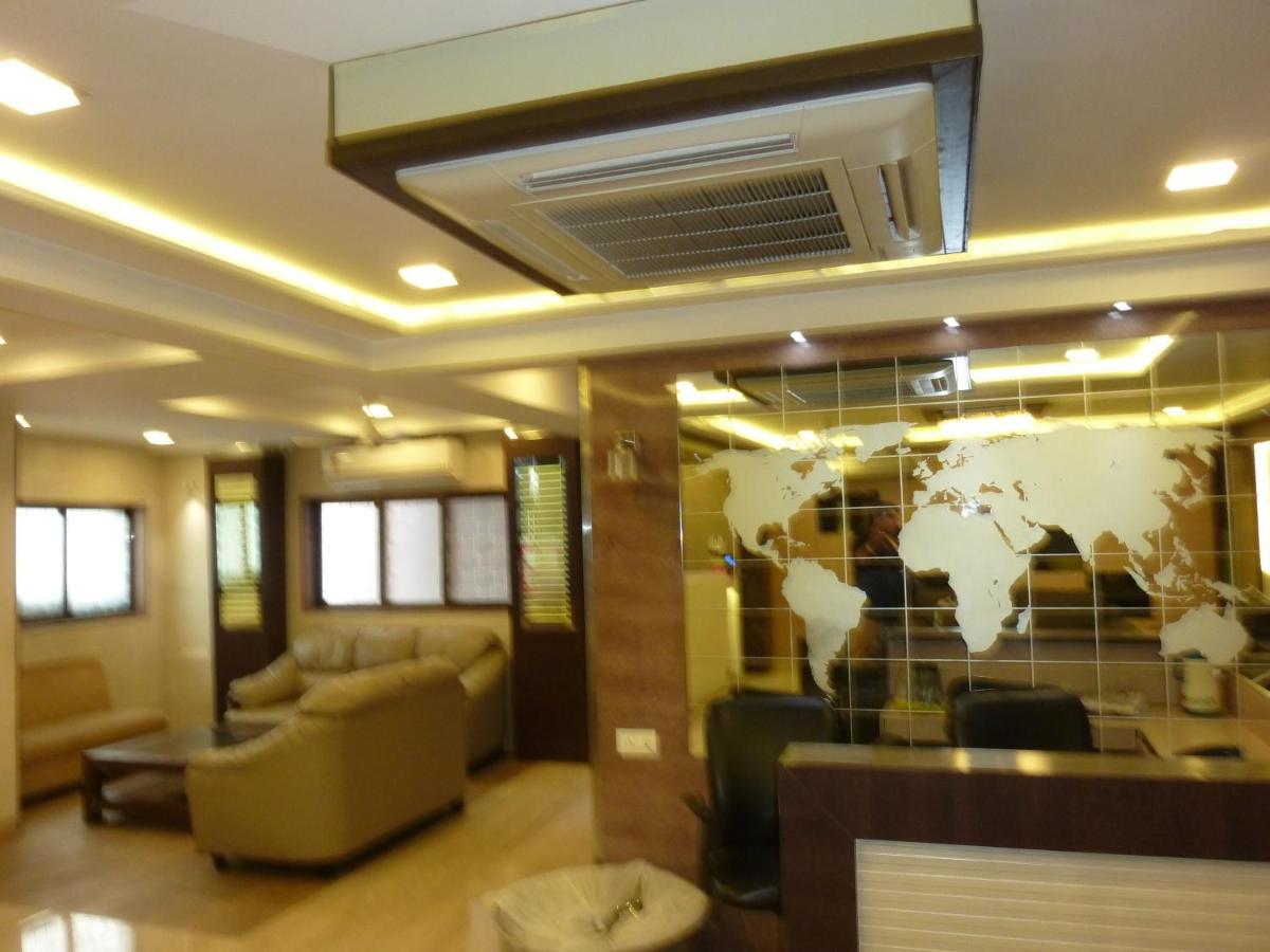 Hotel Orient Palace Mumbai Bagian luar foto