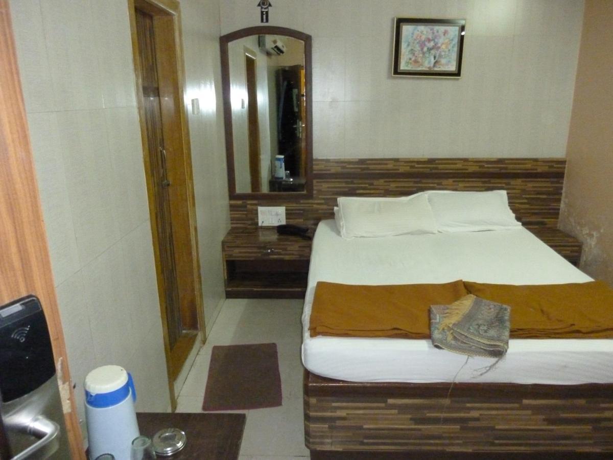 Hotel Orient Palace Mumbai Bagian luar foto