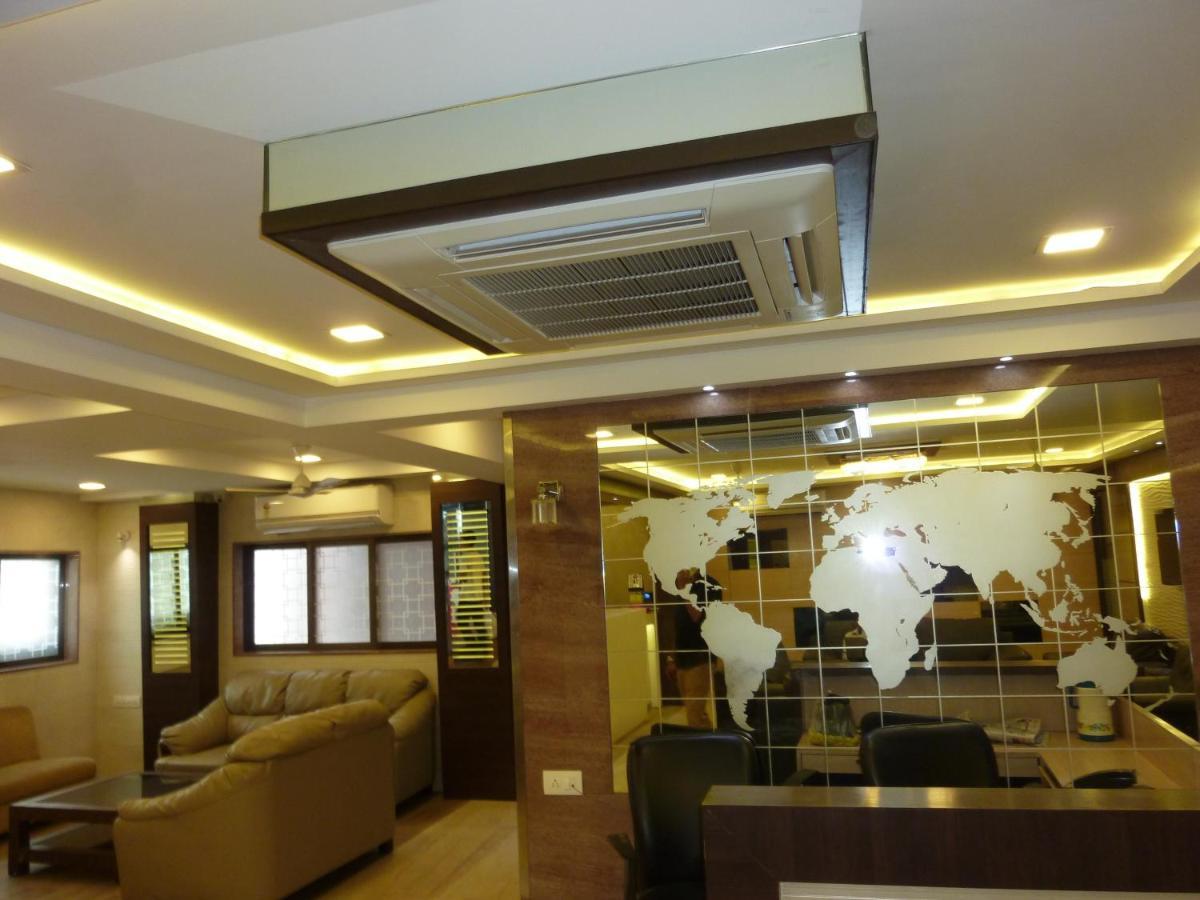 Hotel Orient Palace Mumbai Bagian luar foto