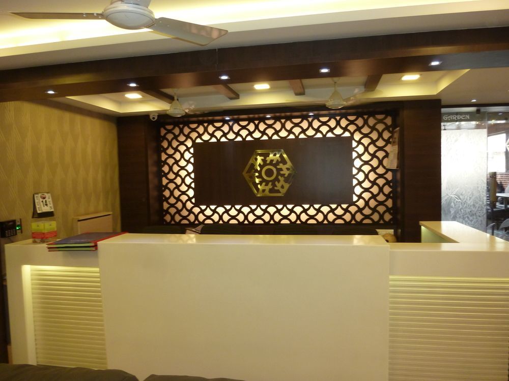 Hotel Orient Palace Mumbai Bagian luar foto